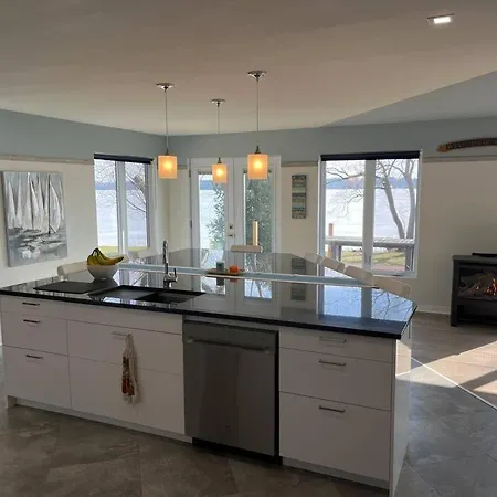 33 Villa Deseronto Exterior photo